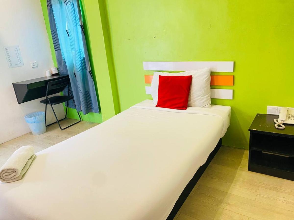 Orange Hotel Segamat Exterior photo