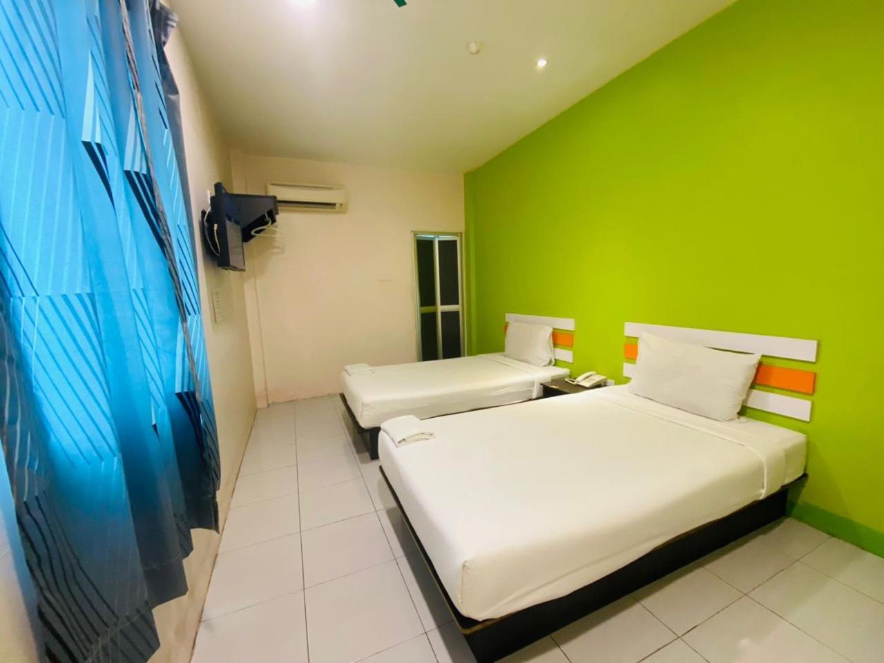 Orange Hotel Segamat Exterior photo